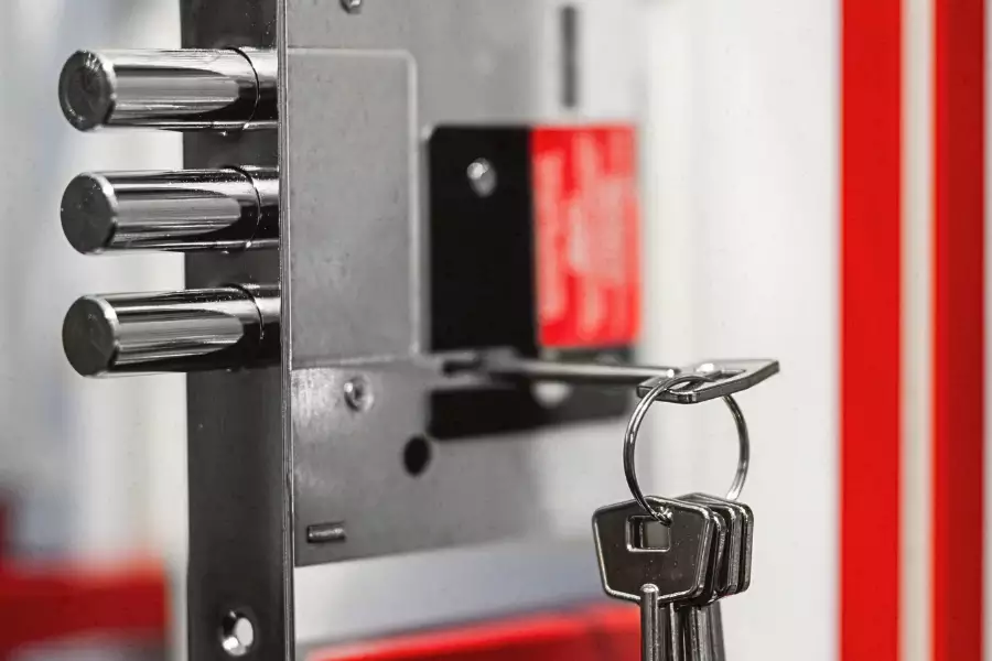 Puertas de seguridad en El Prat de Llobregat